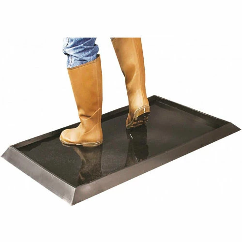 Wearwell® Tall Wall Sanitizing Footbath Mat 2-1/2" Thick 2-1/2' x 3-1/4' Black/Yellow Border - Image 3