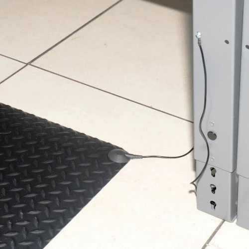 Wearwell® Electrically Conductive Diamond-Plate Mat 9/16" Thick 2' x 3' Black - Image 5