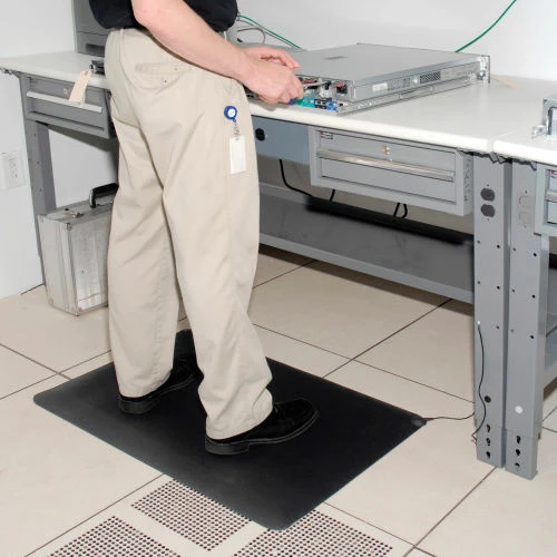 Wearwell® Electrically Conductive Smooth Mat 9/16" Thick 2' x 3' Black - Image 4