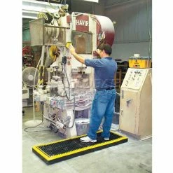 Structural Plastics Corp Add-A-Level™ Stackable Platform Starter 2-5/8" Thick 3' x 5-1/2' Black