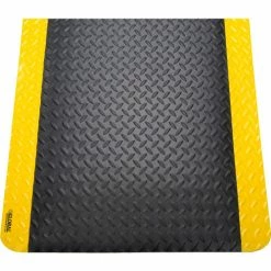 Global Industrial™ Diamond Plate Ergonomic Mat 15/16" Thick 2' x 3' Black/Yellow Border