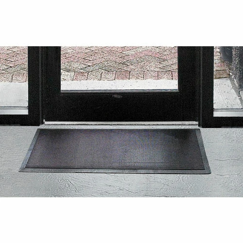 Wearwell® Heavy Duty Multi-Guard Entrance Mat 1/2" Thick 3' x 6' Black - Image 3