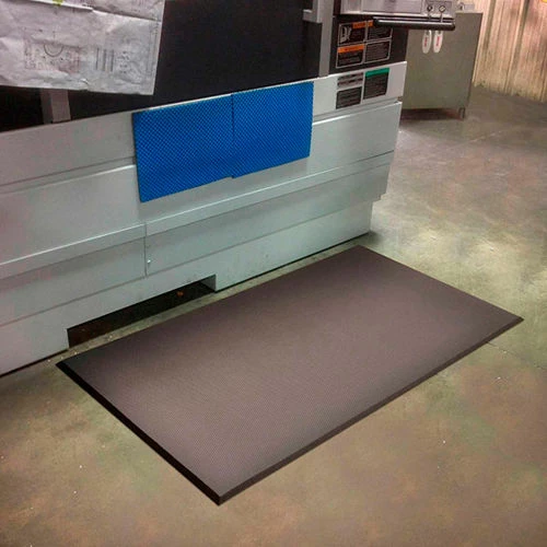 NoTrax® T17 Superfoam Anti Fatigue Mat 5/8" Thick 4' x Up to 75' Black - Image 4